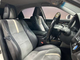 運転席も広々としており運転しやすい環境を実現しています☆室内クリーニングも実施済みです。