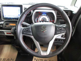 運転が楽しくなる明るく開放的な運転席まわりです。クルーズコントロール付きで高速など速度を一定に保ってくれます