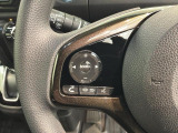 ステアリングにオーディオ操作スイッチが付いています。オーディオ画面に直接タッチしなくても操作が出来ますので、運転に集中できます。