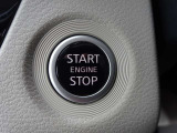 【プッシュスタート】キーが車内にあれば、エンジンの始動・停止はブレーキを踏んでスイッチを押すだけ!キーを取り出す手間を省き、ワンプッシュで操作するので簡単でスムーズ!
