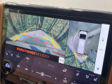【パノラミックビューモニター】専用のカメラにより、上から見下ろしたような視点で360度クルマの周囲を確認することができます☆死角部分も確認しやすく、狭い場所での切り返しや駐車もスムーズに行えます。