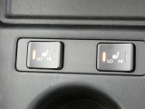 運転席と助手席には寒い時にうれしいシートヒーターが装備されてます。