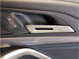 当社BMW認定中古車は全車保証付きでございます。また保証料金や整備費用はお見積書内の諸費用・税金に追加計上する事はございません。認定中古車保証付きのお支払総額でお見積りご依頼の上、他店とお比べください