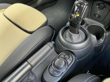 車両の詳細、ご質問につきましては、弊社営業スタッフまでお気軽にご連絡下さいませ。遠方のお客様には実車の詳細画像送信も承ります。お客様からのお問合せをお待ち致しております。