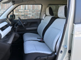 座り心地の良いシートが採用されています。シートヒーターがついているので寒い時期も快適です!