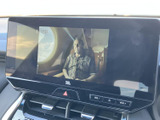 車内のモニターでテレビ番組を視聴でき、停車中の休憩時間や待ち時間を過ごす際にも活用できます。見やすい画面で映像を楽しめる装備が備わり、車内での時間を彩ります。