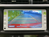 後方の映像に加え、駐車時の目安となるガイド線も画面に表示されます。周囲を直接確認しながら後退する際に、距離感をつかむための補助として役立ちます。