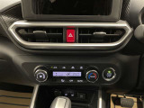 オートエアコン♪お好みの温度に設定するだけで車内を快適空間にしてくれますよ♪