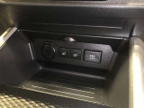 運転席・助手席シートヒーターです。座面と背もたれにヒーターが内蔵されているので、身体を直接温めることができます。寒さの厳しい時も快適に過ごせます。