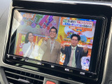 テレビ番組を画面で視聴できる装備です。停車中の休憩や待ち時間に映像を楽しめるため、車内で過ごす時間を有効に使いたい方にもおすすめです。