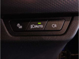 【ルームミラー一体型ETC車載器】ルームミラーの裏側に目立たない様に配置されたETCカード挿入口。スタイリッシュ且つ機能的なものとなっております。