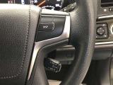 【クルーズコントロール】高速道路などを一定の速度で走行したいとき、スイッチ操作すれば、アクセルペダルを踏まなくても低速走行が可能になります。長時間の運転の疲れ軽減にもつながります。