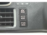 「中古車ハイブリッド保証」付き。ハイブリッド機構を無償で保証します。保証期間は、初度登録年月から10年目まで、またはロングラン保証が終わってから3年間。ただし累計走行距離が20万km以内です。