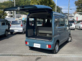 大きく開くバックドアで荷物の出し入れもスムーズに!