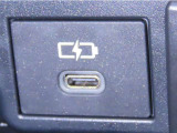 充電用USB端子を装備しております。