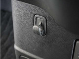 ◆フック◆ちょっとした買い物の袋を吊り下げたり、ゴミ袋を吊り下げられるコンビニフックがあり車内を転がらず便利です!