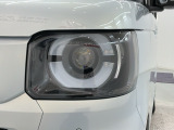 LEDヘッドライトは、点灯の瞬間から最大光量を発揮し、突然暗くなるトンネルなどでの安定感を高めます。