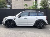 ドイツ本社と同様の教育を受けたMINI専門のメカニックが、100項目にも上るポイントを徹底的にチェック致します。その保証料が車両本体価格に含まれております。