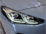 BMWでは古くから4つのリングが伝統のヘッドライトで御座います。