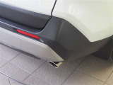 コーナーセンサーを車の前後に装備。障害物までの距離に応じて警告音を変えてお知らせ。縦列駐車時や駐車場・車庫などでの取り回しをサポートします。詳細は販売店スタッフまでおたずねください。