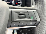 【クルーズコントロール】高速道路もラクラク走行。アクセルを離しても一定速度で走行ができ、長距離運転時の負担を軽減!加速・減速も簡単なスイッチ操作で調整できます。
