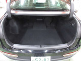 標準形状の9.5インチゴルフバッグであれば、3個まで積載可能です。(ハンズフリーパワートランクリッド付き)