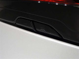 パワーバックドアを装備しています。開閉スイッチは車両側面両側に配置、後ずさりすることなく開閉できます。