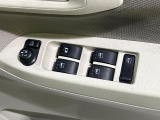 【電動格納ミラー】サイドミラーは電動格納式となっており、狭い駐車場でもキズがつくリスクを抑えられます。