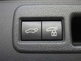 パワーバックドアを装備しています。バックドアを運転席からも開閉できます、便利ですよ。