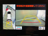 車を真上から見るような、パノラミックヴューモニターを装備、安心ですね。