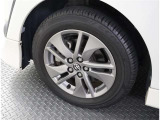 かっこいいホイールですね。 車のイメージを大きく左右するホイール部分はコダワリを持ちたいですね。