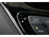 運転席と助手席には寒い日の肩や腰、冷えやすい下肢を温めてくれるシートヒーターが付いております!
