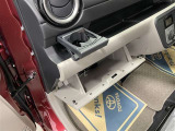 【グローブボックス 】車検証や取扱説明書などの書類を収納するスペースです(^^)
