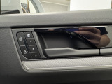 フロント シート電動調整、運転席 / 助手席メモリー機能