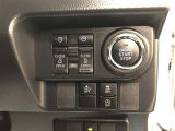 【ウェルカムパワースライドドア】降車時に左右どちらかのドアオープンが予約可能。乗車時、キーを所持して予約側から近付けば、全ドア解錠、スライドドアが自動でオープンします。詳しい使い方はスタッフまで♪