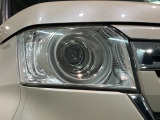LEDヘッドライトは、点灯の瞬間から最大光量を発揮し、突然暗くなるトンネルなどでの安定感を高めます。