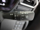 車外の明るさに応じて、自動的にライトの点灯・消灯をしてくれます