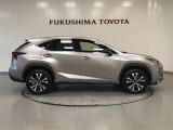 【まるごとクリーニング】シートを取り外し、車内を徹底洗浄。隅々まで丁寧に仕上げています。