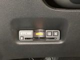 ハンドルの左下にETC2.0がついています。高速道路の料金所の通ドライブレコーダーが前方の監視をしてくれます。