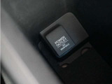◆12V電源ソケット◆スマートフォンの充電等にも便利な電源ソケット!使いやすい場所に装備されています。