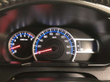 昼間でも見やすいオプティトロンメーターです。運転席前に配置し、フードを低く抑えることで運転中の視界の邪魔にならないので、視界も良好です!