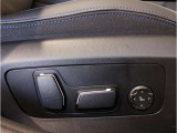 【コックピットシート】BMW車の主役席。車体中央にくる様に配置し車両重心とが一致する事でドライバーと車との一体感あるドライビングを実現。人間工学に基づき形成した形状が長時間のドライブ疲労も軽減します!