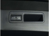 パワーバックドア装備!リヤゲートのスイッチを押すだけでバックドアが閉まります!運転席周りからも開閉の操作ができます♪