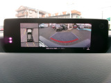 狭い場所での駐車やすれ違いなどでより的確な運転操作に役立つ360&deg;ビューモニターが装備されています。