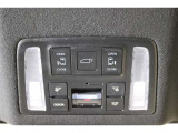 両側電動スライドドアはドアの直接操作以外にも運転席からのスイッチ操作やリモコン操作でも開閉が可能!狭い駐車場などでもドアの開閉が楽々・安心ですね!
