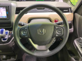 インテリアに合わせたデザインのステアリングは、運転される方のことも考え、運転しやすい形状、大きさです。是非一度、実際に触ってお確かめください。