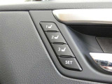 運転席のシートポジションを記憶・再現できるメモリー機能を搭載しています。