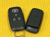 キーフリーシステム車!電子カードキーをかばんやポケットに入れておけば、ドアのロックアンロックやエンジンの始動が出来ます!