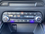 暑い夏の時期にとっても快適なシートベンチレーションを装備!シート内部に取り付けられたファンでシートの表面を換気して、涼しくしてくれます。