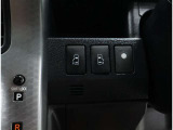 電動のスライドドアで楽々スムース!運転席からも開閉の操作もできます♪キーのスイッチひとつで自動開閉できる便利な機能もついてます♪